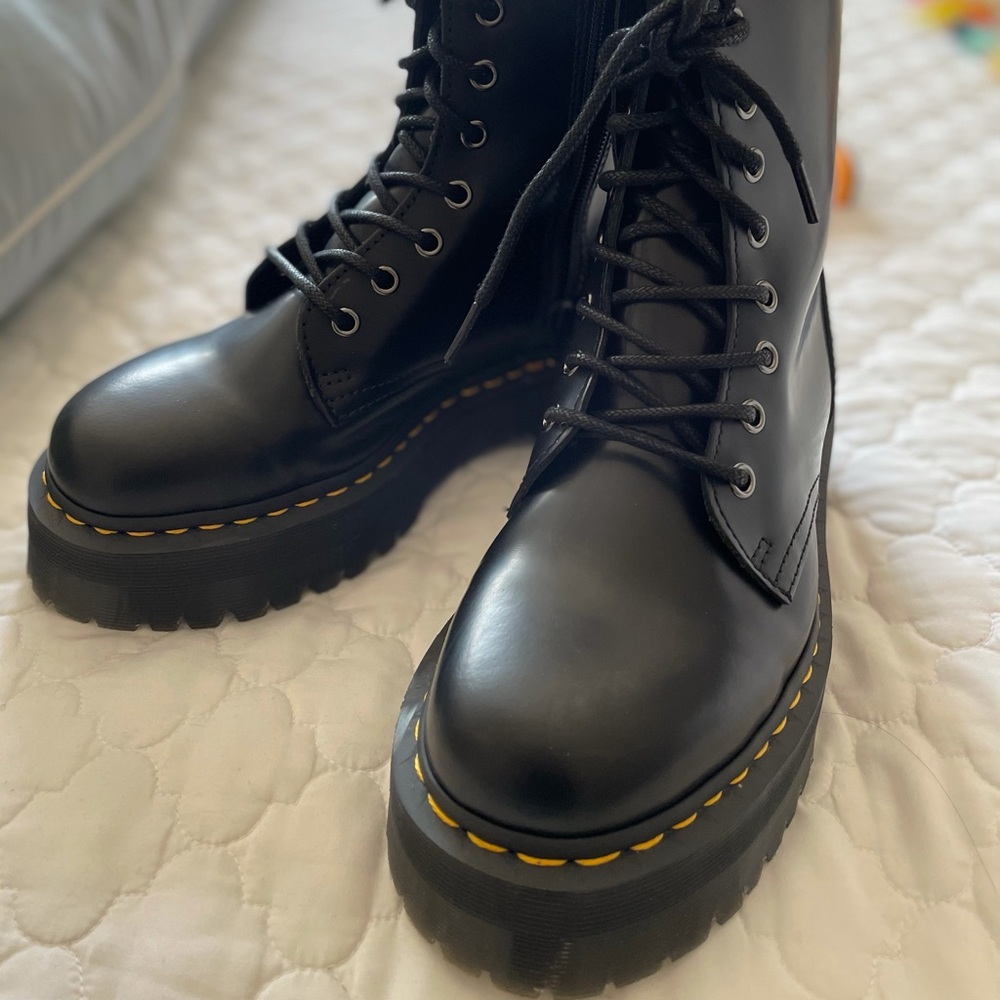 Dr. Marten Jadon Platform - Size 8